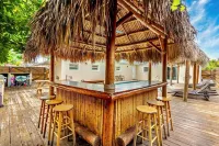 Close to BEACH & PORT CANAVERAL, Private HEATED Pool