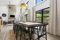 Luxury Modern Retreat on Taneycomo On-Suite Bathrooms Hot Tub Outdoor Pool