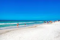 Bright & Beachy - Steps to the Water!Community Pool Closure Aug 4-31st