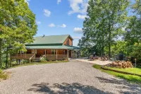 MODERN UPSCALE CABIN WITH UNOBSTRUCTED LAKE & MOUNTAIN VIEWS