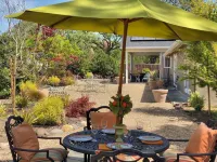 Shandon Oaks. Private 1-Bedroom Garden Cottage on Sonoma's East side. Maxwell Farms Regional Park附近的飯店