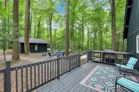 TWO CABINS in Hocking Hills! Lake, Hot tub, Horseshoes, Tetherball and More!