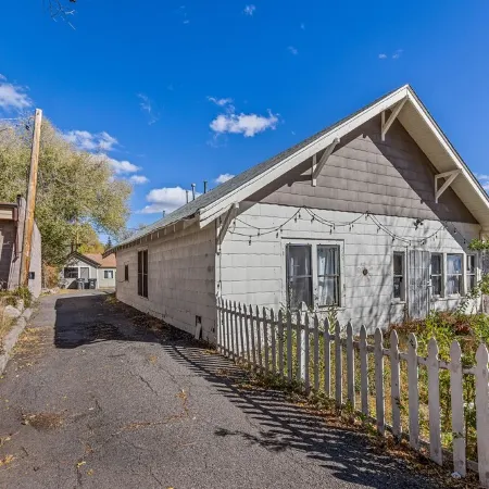 Downtown Townhouse w/Hot Tub, A/C & Sleeps 8!