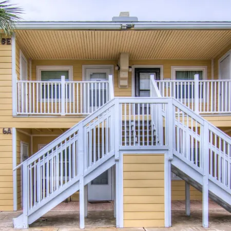 Miramar's 2 Min Walk to the Beach with Private access!