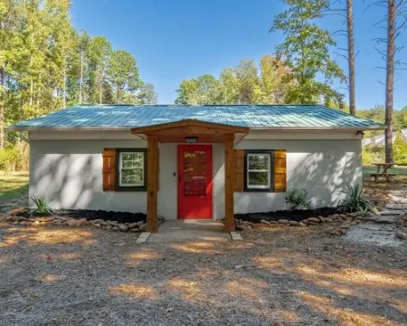 "Cozy Cottage" Denver: Near Lake Norman, Beatties Ford Park, Sleeps 7 + Fire Pit Hotels in Westport