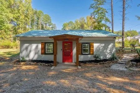 "Cedar Cottage"- Comfort & Style Near Lake Norman