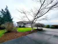 Beachfront home in Port Ludlow w/ game room