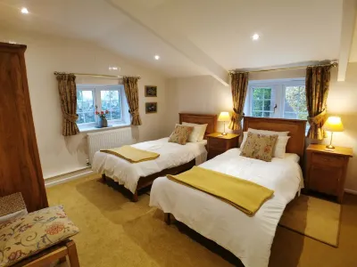 Lovely cottage situated in 40 beautiful acres10% off for couples Hôtels à proximité de : Mount Kelly (College)