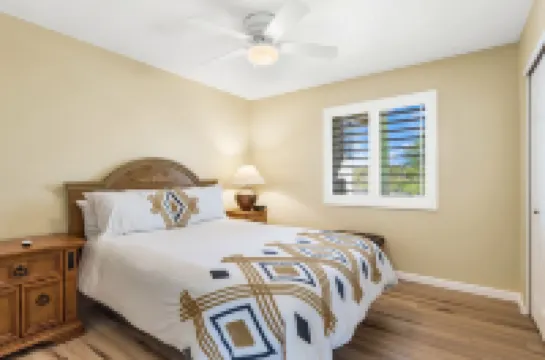 Incredible VIEWS, pool, spa, ping pong table, by GOLF course, bike and walk path