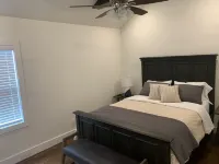 Across the street from Expo Center Fairgrounds-3 bedrooms, 3 bathrooms, Sleeps 8 Expo Square 주변 호텔