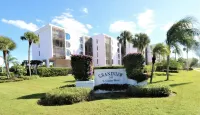 Stunning 2BD/2Bath Condo- Steps from beach, restaurants & shopping!