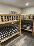 Newly Renovated Cabin (dog friendly)