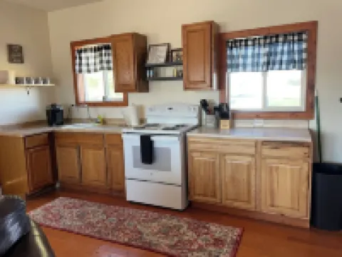 Lasater Ranch Bunkhouse- close to town & wineries!