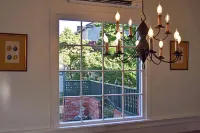 Cozy 1-bedroom house in historic Arrow Rock with WiFi, AC.