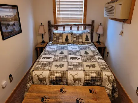 Bear's Ridge Condo at Mary's Lake Отели рядом с достопримечательностью «Гоблинс Форест»