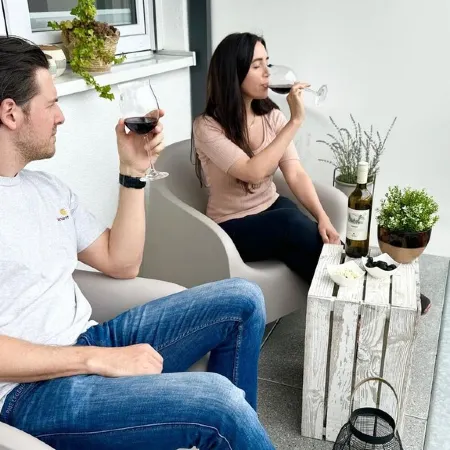 Modern, Zentrumsnah mit Parkplatz und Balkon