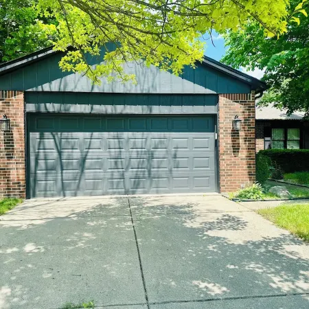 Quiet Fishers Home/Pet Friendly/Hot Tub/Golf/Pickleball/Fenced Yard/Concerts!!