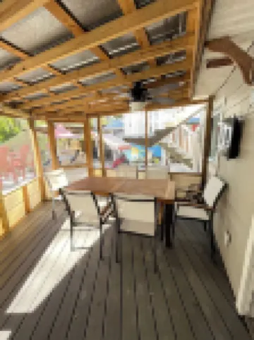 Main river home: Jon boat with trolling motor and hot tub!