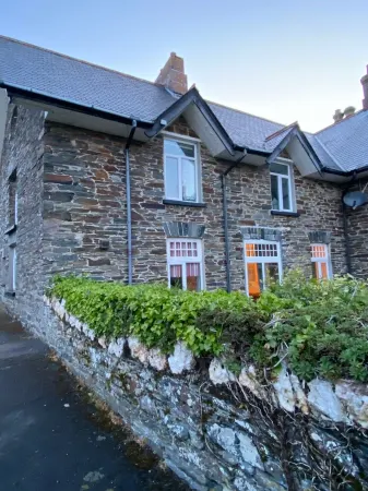 Tregenna a beautiful spacious cottage in Boscastle with parking