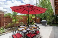 Tropical Vibes! Spacious 3BD/2BA, BBQ, Parking & more -10 min to Best Locations Hotels in Royal Palm Estates