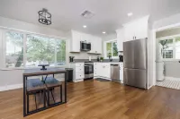 Two Bedroom cottage sleeps 6 & just 7 min from Viejas Casino
