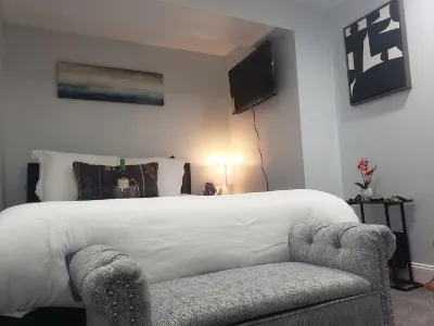 The Micro-Suite at The Eden Park Inn *Tiny Apt lululemon附近的飯店