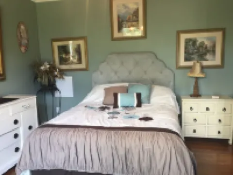 Beautiful Home in Happy Valley 2.2 Miles from Beaver Stadium