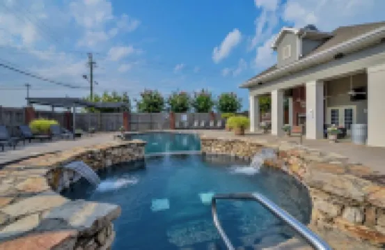 Walking Distance to UA Campus and Stadium at Houndstooth