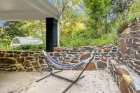 {Cheryl's Blackstone Retreat} A quiet place with ultimate convenience to explore