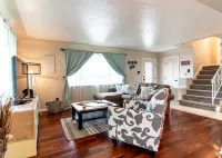 Near Olde Town Arvada - Golden - Red Rocks - Pet Friendly 아바다 호텔