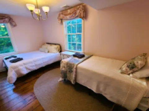 Oversized Country house, Quiet Retreat & Gathering space ~NEW !!! Hotels in Esopus