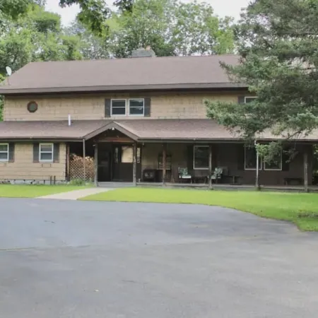 Spacious home in the Heart of 46 High Peaks on The AuSable River - 8-12 Guests