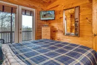 Dog-Friendly Log Cabin with Mountain Views, Hot Tub & Game Room — Near Downtown