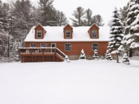 4-bedroom cabin just 10 minutes from Adirondack Park Hotels in Webb