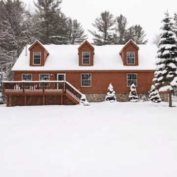 4-bedroom cabin just 10 minutes from Adirondack Park