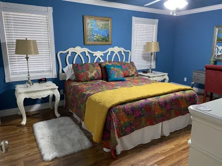 The Melanie House at Bella Vista - 7 miles to the Bentonville Square