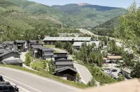 "Le Chalet Après" - Stylish Alpen Townhome - Walk to Express Bus