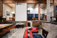 Luxury View Home - Hot Tub-Fire Pit-perfect for 2 Couples or 1 family