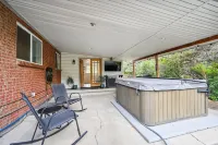 Spacious Cozy Family Home w/ Hot Tub, Private Yard, Fire Pit