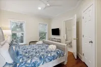 Coastal oasis: heated pool, rooftop, putting green + walk to the beach