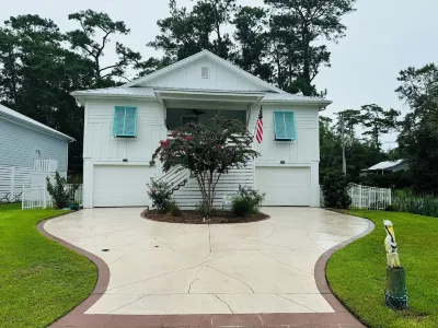 Golf Getaway - 3 Little Starfish Cove Beach Retreat w/ FREE Golf Cart