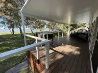 Absolutely Lakeside House, quiet and peace Hotels in Killarney Vale