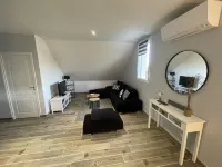 New, air-conditioned house on 1st floor with private pool, quiet location