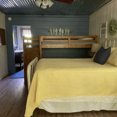 Mama Bears Cozy Creekside Cabin at Up The Creek