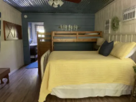 Mama Bears Cozy Creekside Cabin at Up The Creek