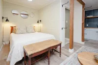 3 blocks from downtown, Pet Friendly. Natural Grocers, Awesome Shower