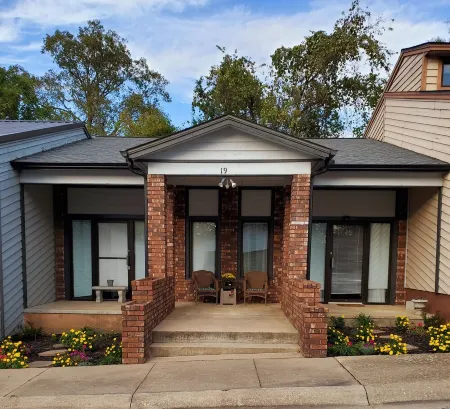 Beautiful Location, Close to Eureka Springs. No Cleaning Fee!