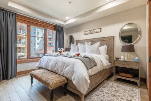 Premier 1 Bd/1 Br Condo Ski in and Out.  Gondola is Right Outside the Condo.