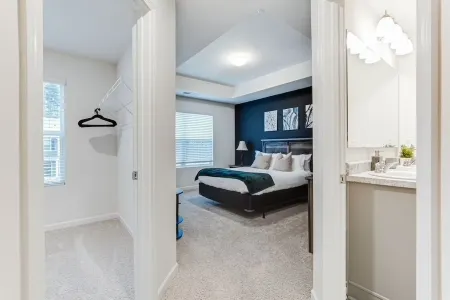 A Traveler’s dream; Private Townhome 15min to Airport in peaceful Union City