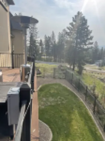 Beautiful Country Villa on 5 Acres, 5 Miles to Downtown Hotels in 